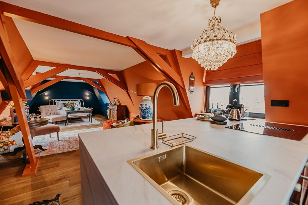 sfeervol interieur van hotelkamer in Zierikzee