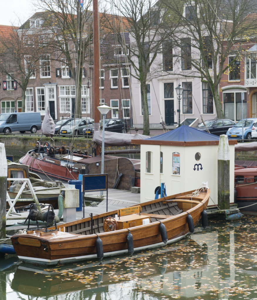 sfeervolle haven van Zierikzee dichtbij overnachten in het centrum